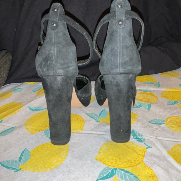 Heels - Picture 5 of 9